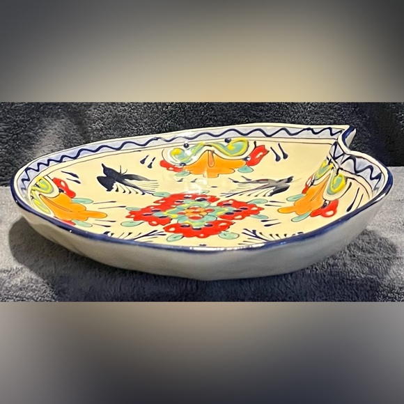 Stunning Talavera Puerto Vallarta Shallow Serving Bowl 9.5 x 7.25 in. - Picture 5 of 8